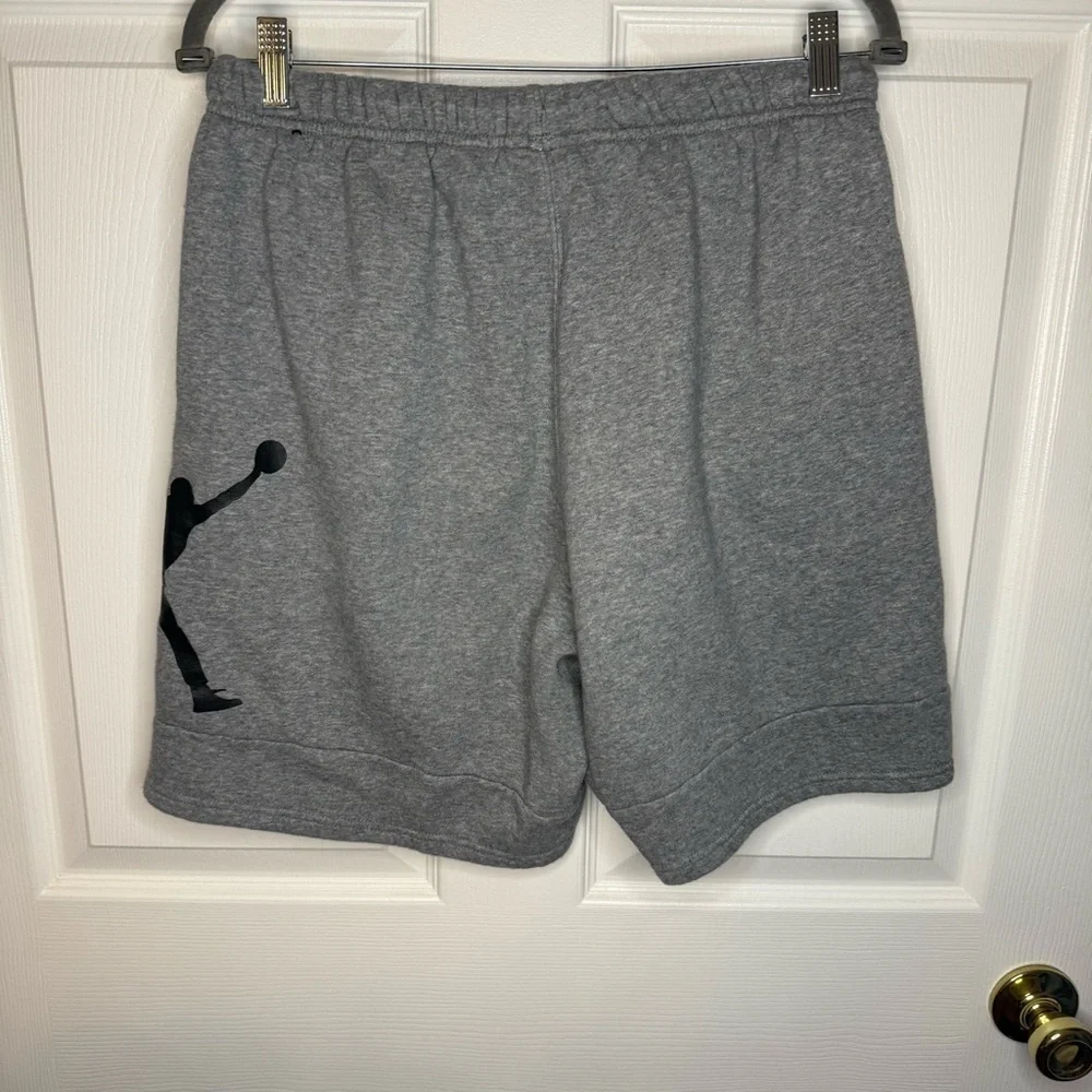 Jordan Men's Athletic Sweat Shorts in Gray with Black logo Size Medium GUC
